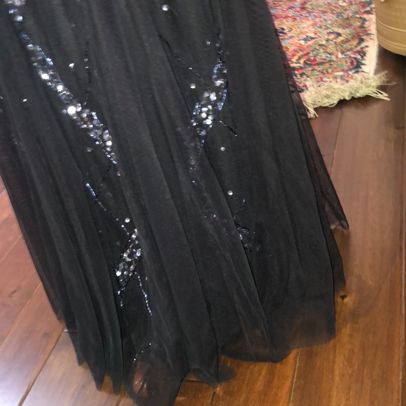 Adrianna Papell beaded black gown size 6 - Picture 9 of 10